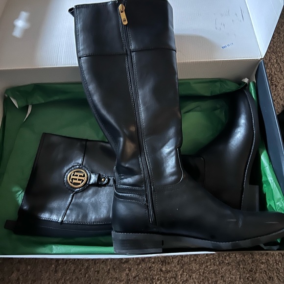 Beautiful Tommy Boots - Picture 3 of 8